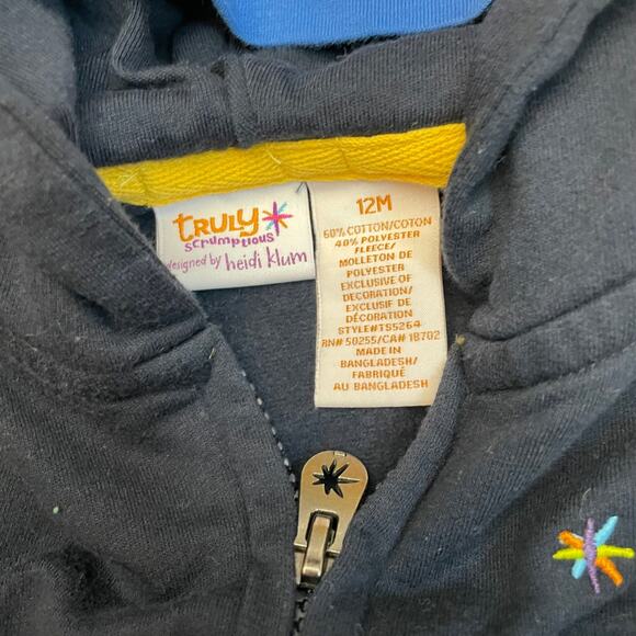 Toddler Superhero Hoodie with cape - Picture 2 of 4